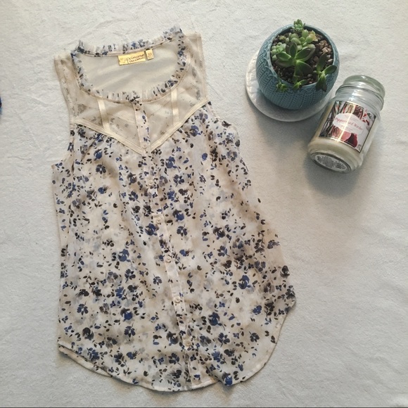 Vera Wang Tops - NWOT Princess Vera Wang Tank Top Button Up